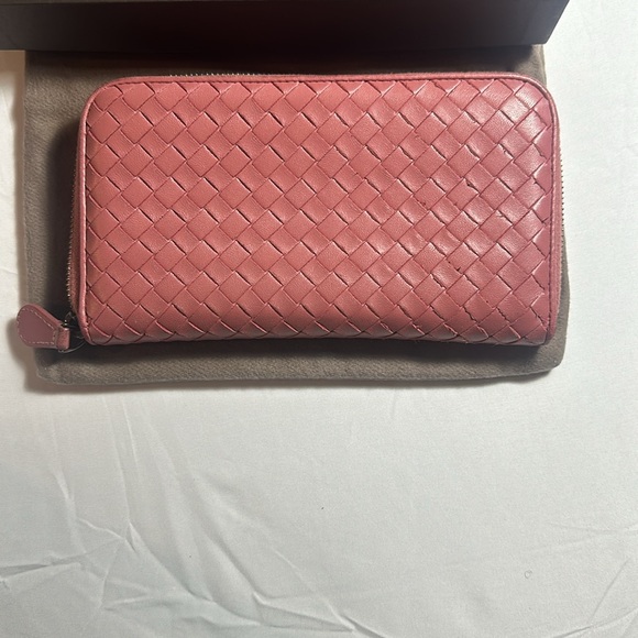 Authentic Bottega Veneta Pink Full inclusion Zip Wallet with box & dust bag. - Picture 4 of 16
